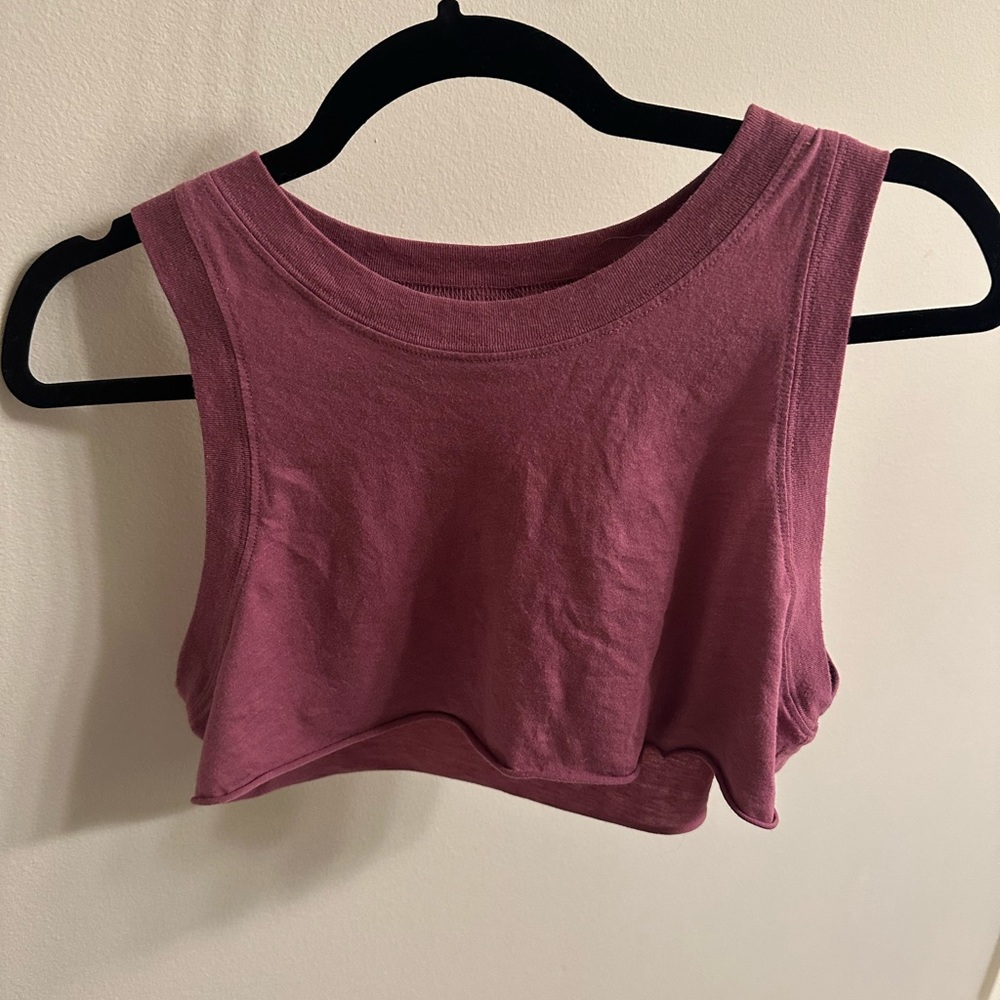 Alo yoga crop top. Size small. Excellent condition